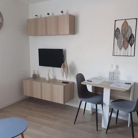 Appartement Studio Climatise Avec Une Place De Parking Et Classe 2 Etoiles A La Faviere à Bormes-les-Mimosas Extérieur photo